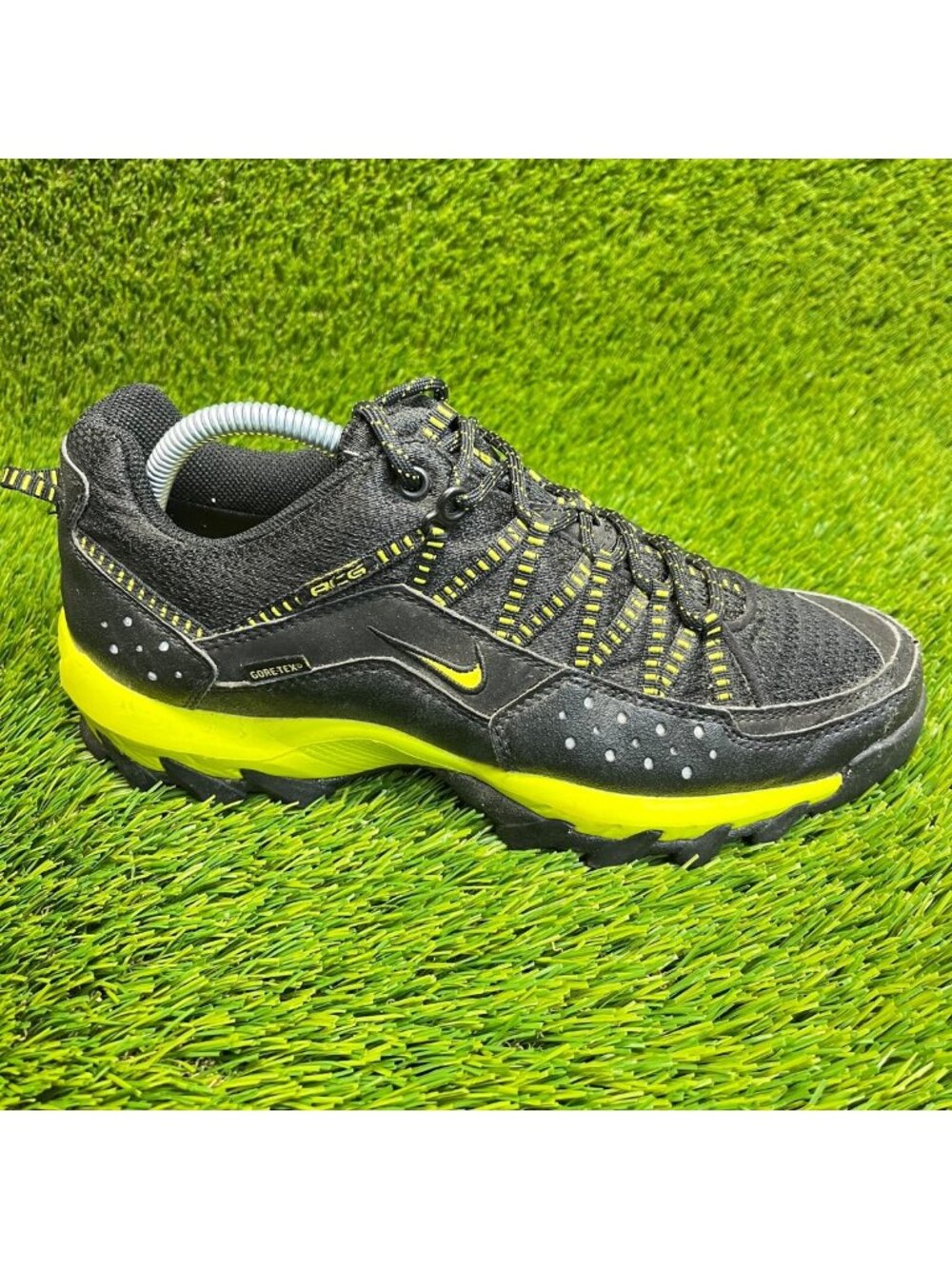Nike ACG Takao Low GTX Mens Size 7.5 Black Green Walking Running Shoes Sneakers